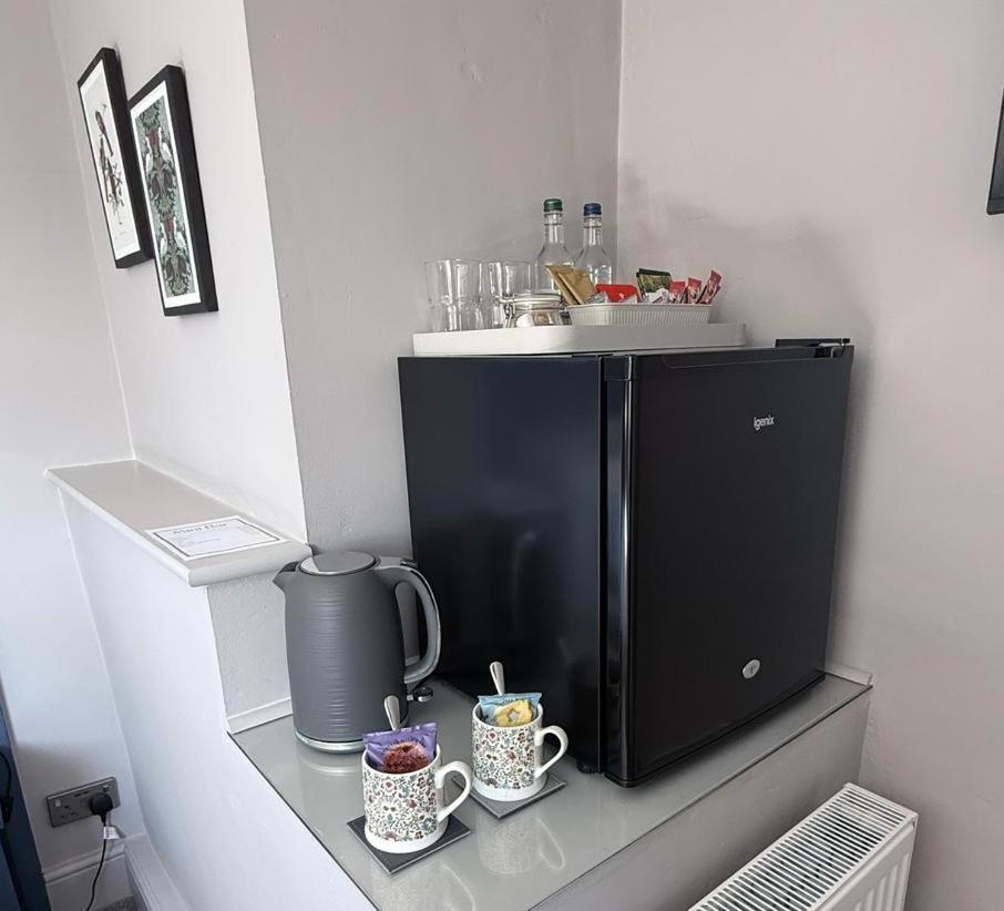 The White Hart Hotel Atworth Luaran gambar