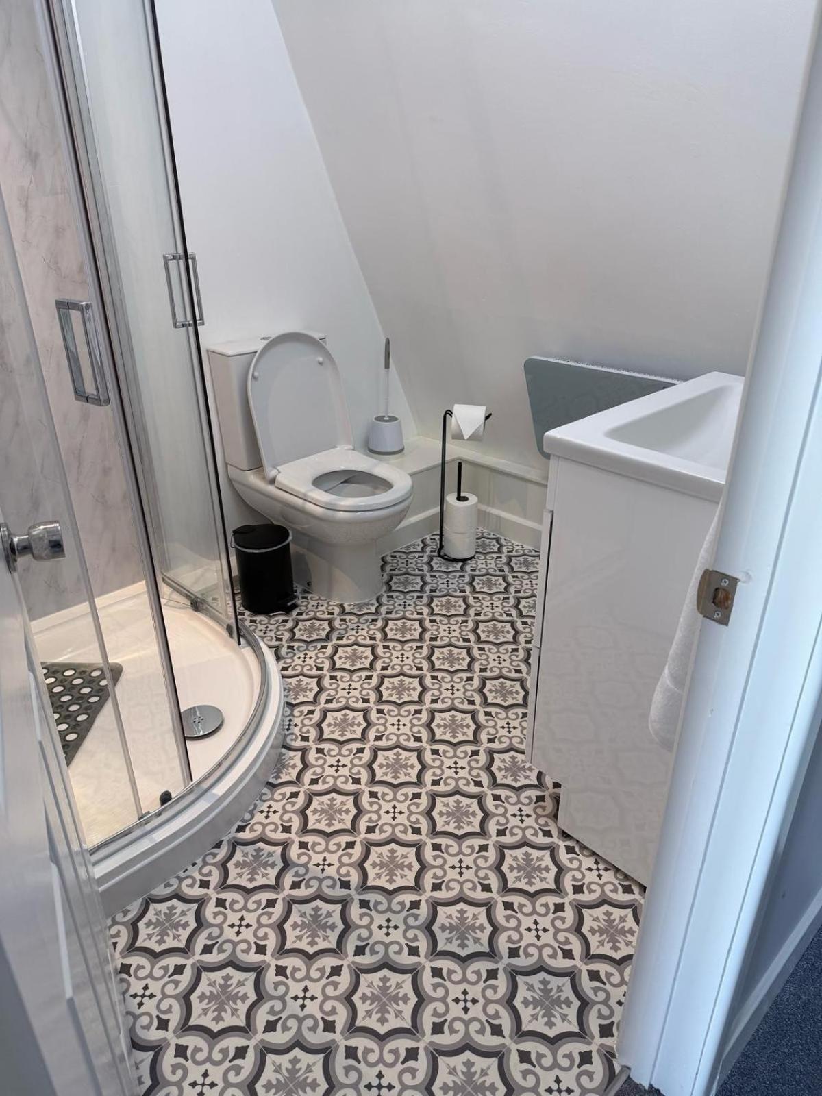 The White Hart Hotel Atworth Luaran gambar