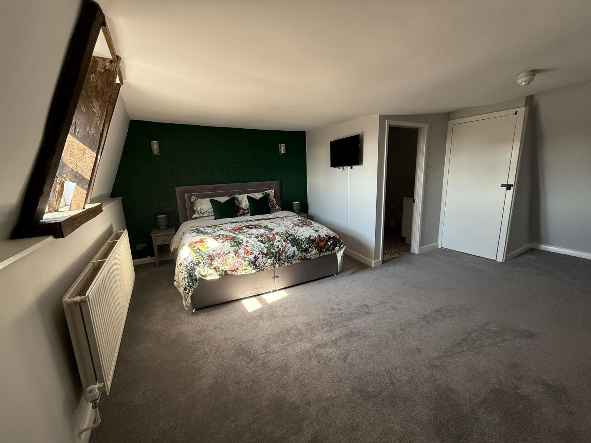 The White Hart Hotel Atworth Luaran gambar