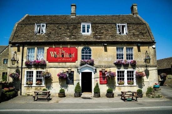 The White Hart Hotel Atworth Luaran gambar