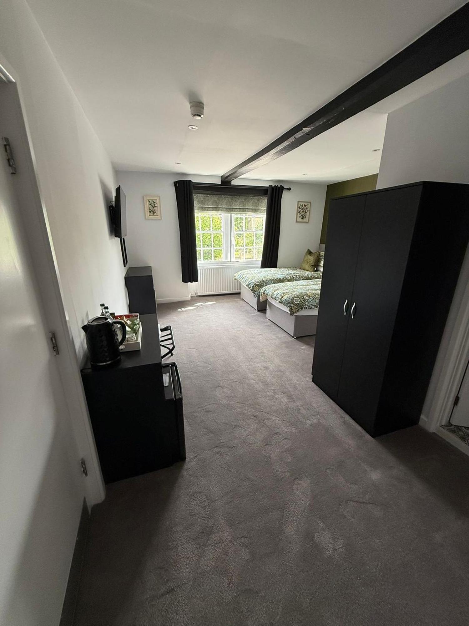 The White Hart Hotel Atworth Luaran gambar